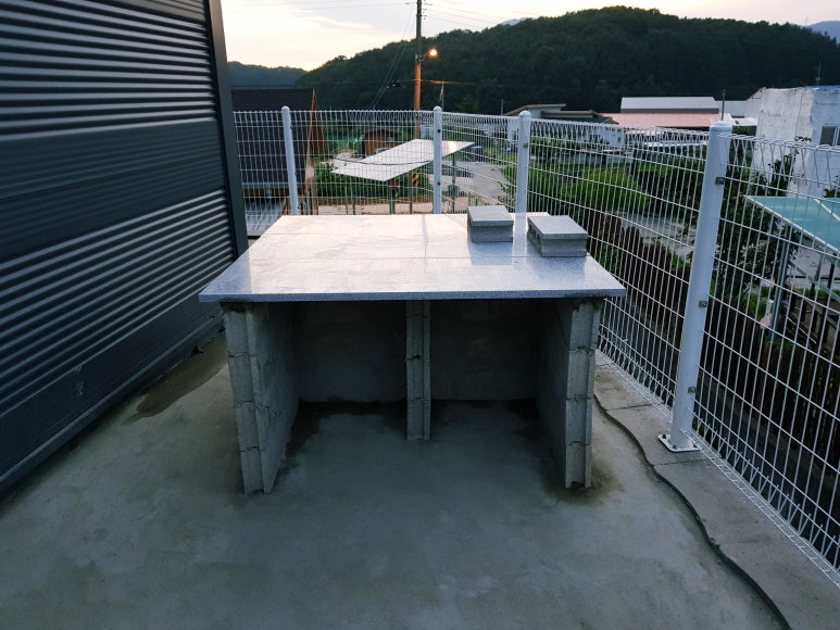 피자화덕 하판 설치 완료한 모습