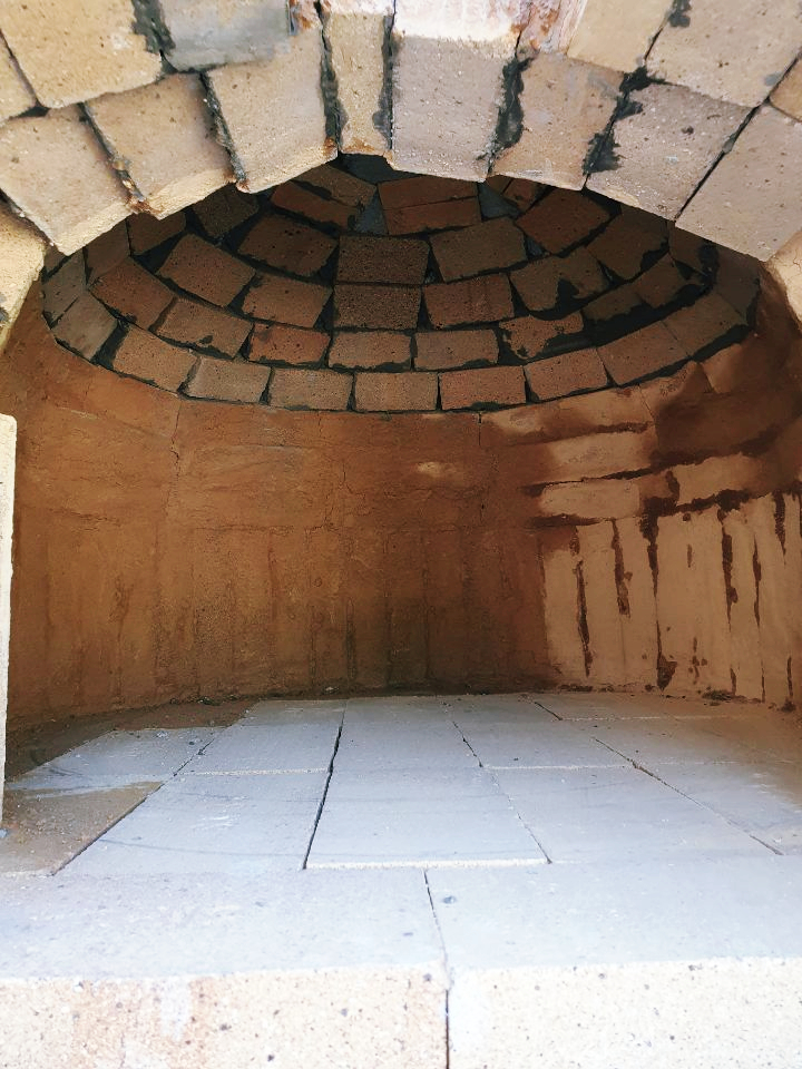 완성된 돔 형태의 피자화덕