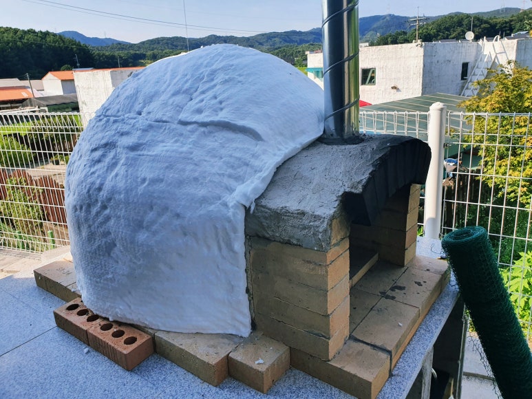 피자 화덕 유리섬유 단열 작업