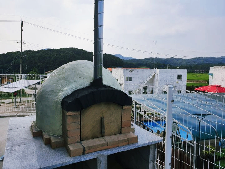 완성된 피자 화덕
