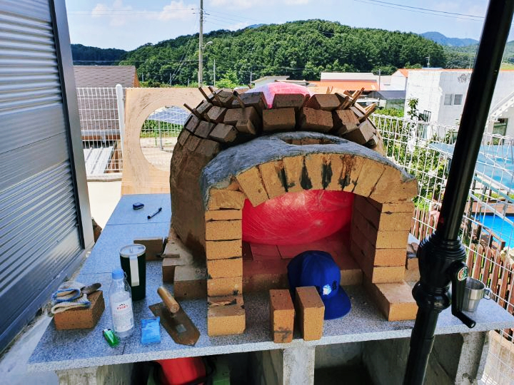 헬스용 짐볼로 돔 형테를 잡아주는 피자화덕