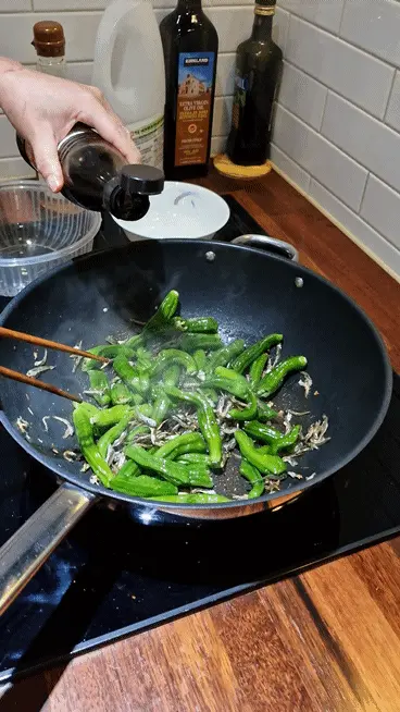Seasoning with soy sauce and stir-frying briefly