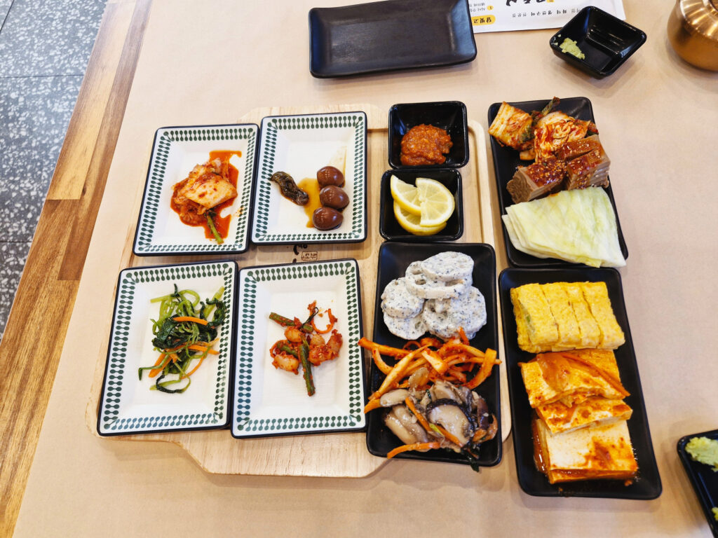 기본찬과 셀프바 반찬들