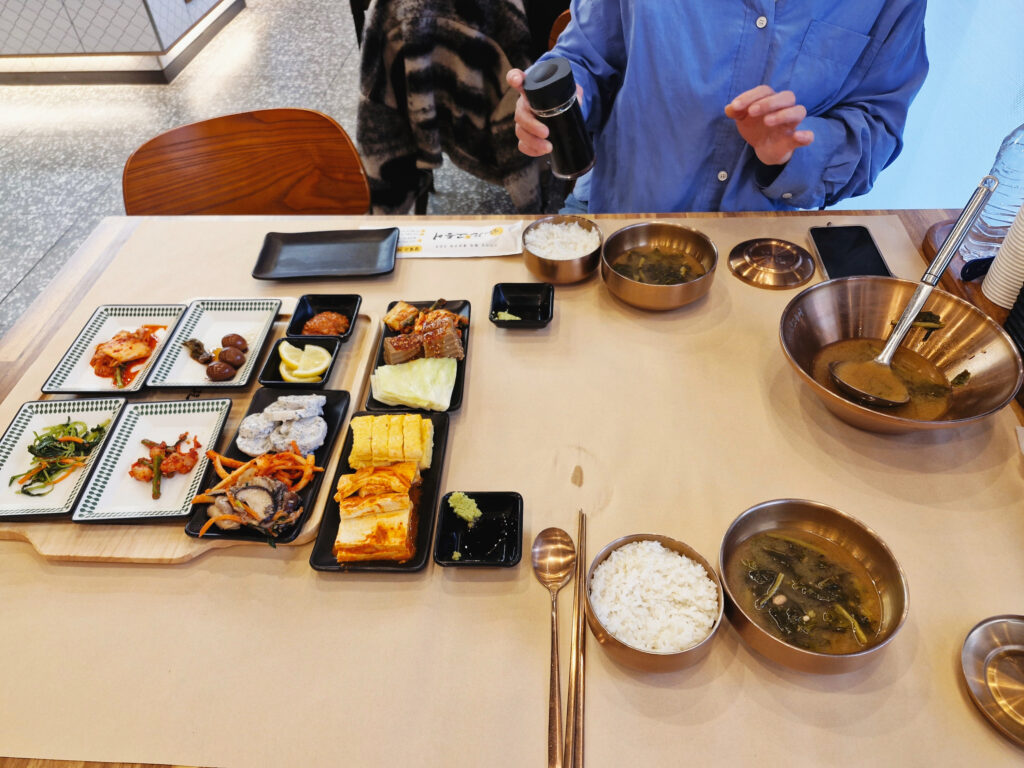 운정 맛집 달빛에 구운 고등어 기본찬 및 셀프바 반찬 한상 세팅
