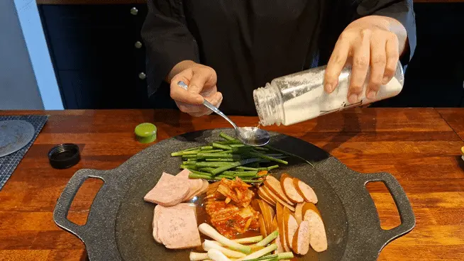 Adding 1 tablespoon of sugar to the pot