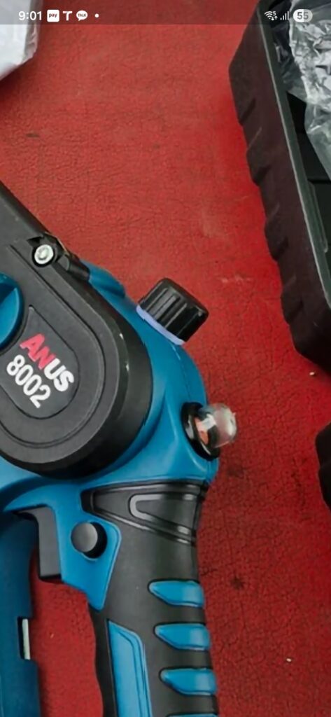 미니 전기톱 체인 오일 주입구 클로즈업 구조