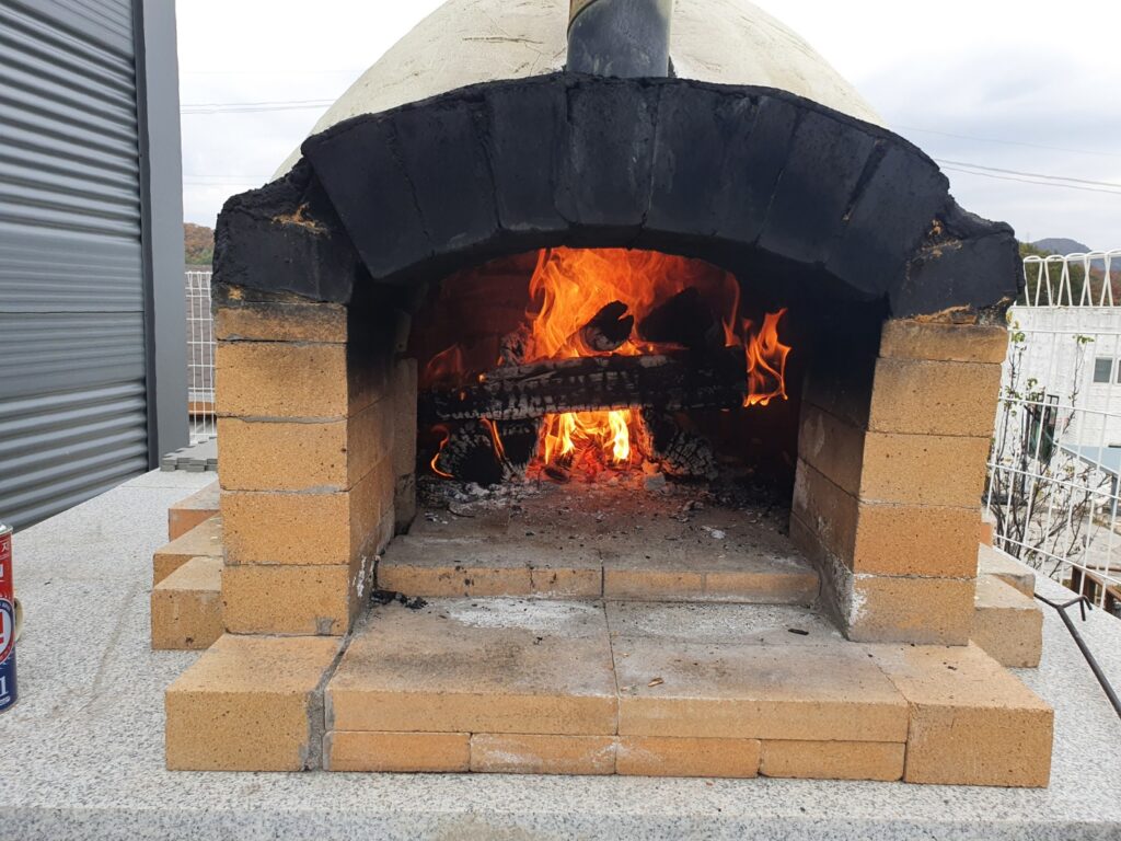 장작때는 피자화덕