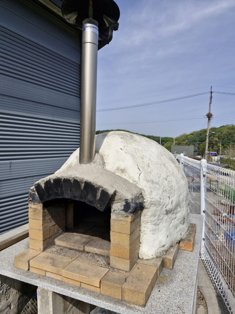 5년 사용후 피자화덕 외부