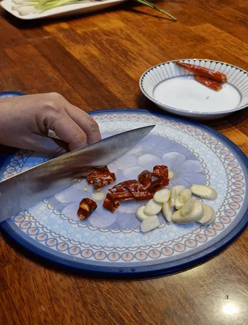 Easy Steamed Clams with Beer (Butter Garlic Broth Recipe)